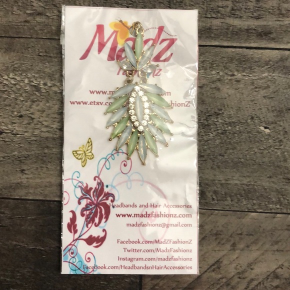 Woman’s Accessory - Picture 7 of 7